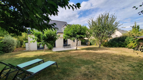 Belle maison indépendante (118 m2) sur terrain de 587 m2.