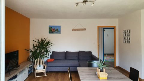 Bel appartement (66m2) avec balcon et garage.