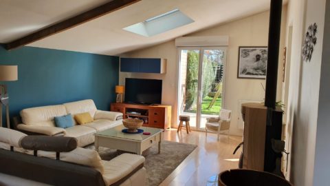 Maison (135 m2) en parfait état, sur terrain sud de 462 m2.