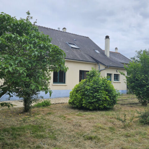 Plain-pied (85 m2) proche commerces et commodités sur terrai