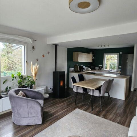 Au coeur de St Erblon, maison en parfait état sur 300 m2 sans