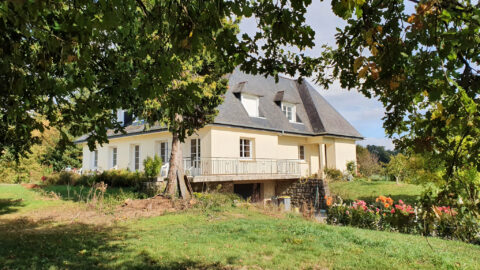 Superbe propriété (340 m2) sur 5140 m2.