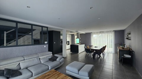 Maison indépendante (119 m2) sur terrain clos de 345 m2.