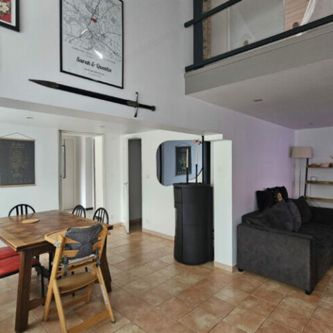 Maison récente (110 m2) sur terrain clos de 441 m2, au calme