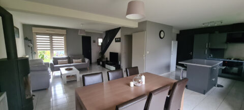 Maison de 2001 avec 5 chambres