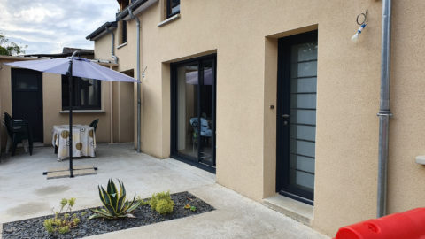 Belle maison ancienne rénovée sur terrain de 911 m2.